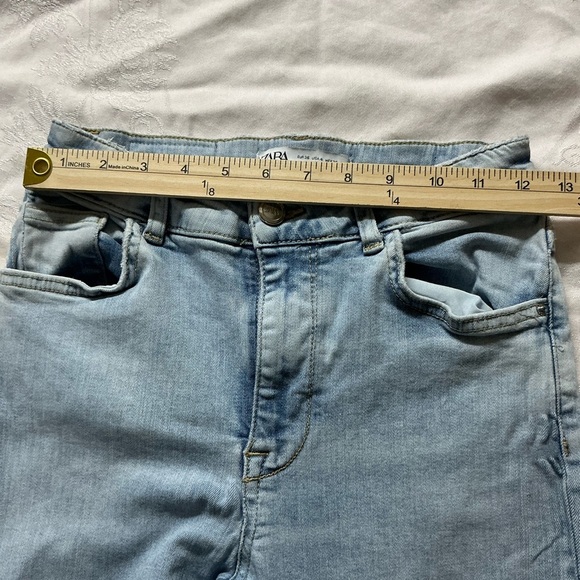 Zara High Rise Slim Fit Straight Leg Jeans in Light Blue Acid Wash - Picture 5 of 11